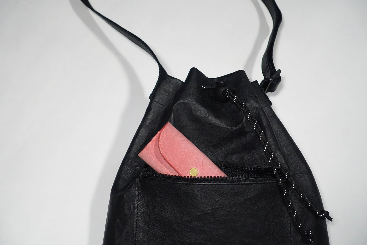 Dyneema drawstring shoulder bag