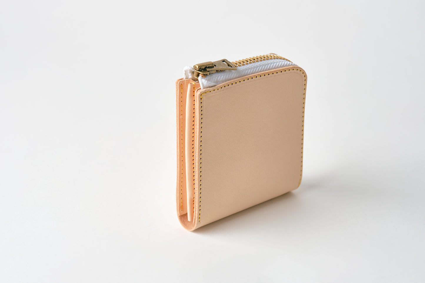L-shaped zipper wallet