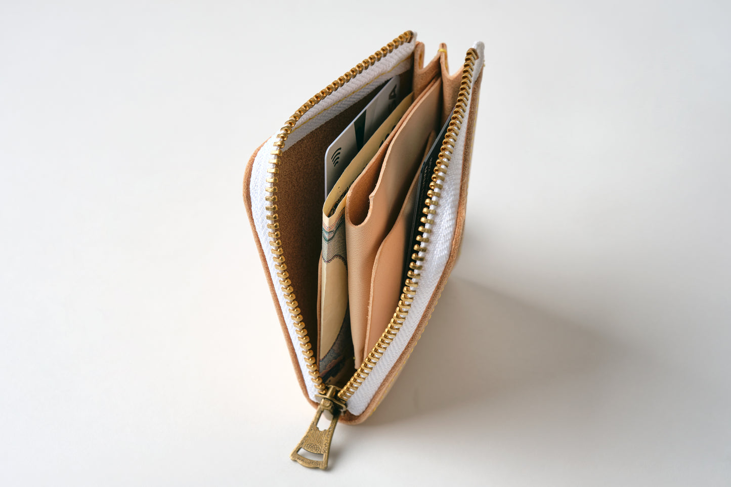 L-shaped zipper wallet
