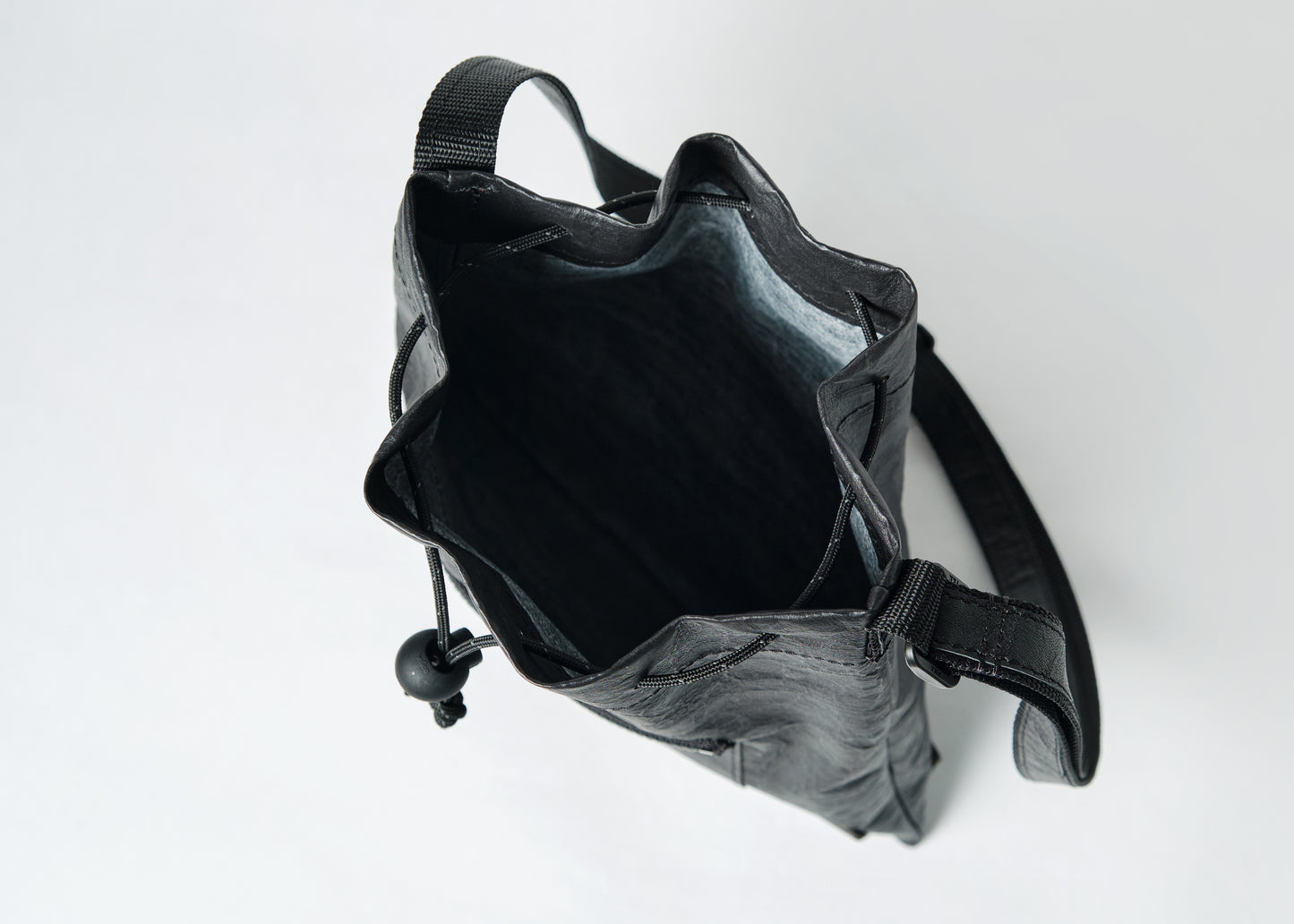 Dyneema drawstring shoulder bag